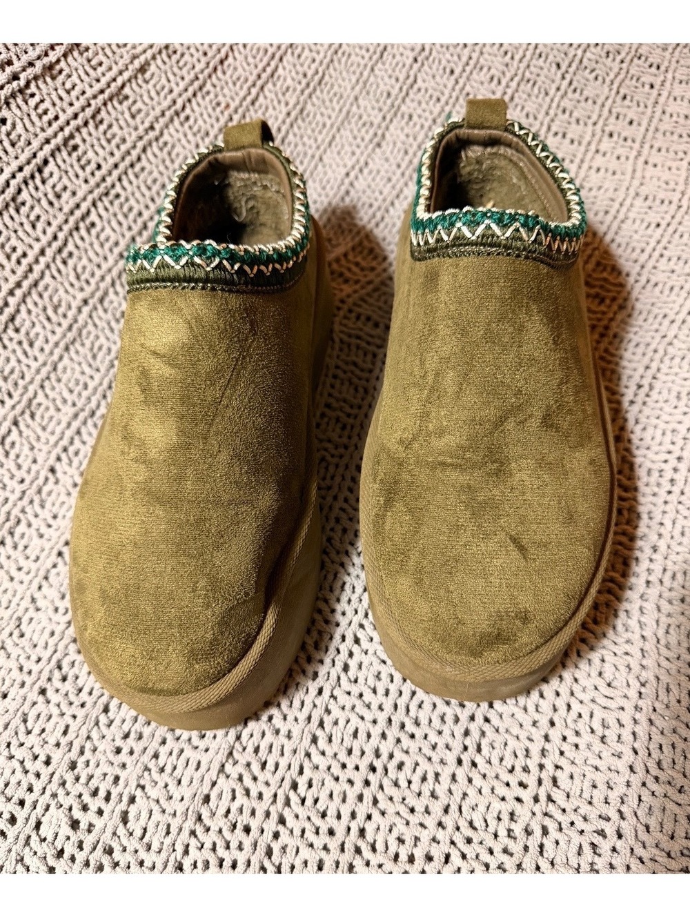 Olivia & Kate Olive Green Faux Suede Platform Slippers – Size 9